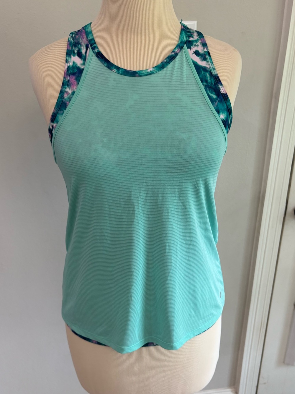 Avia blue/green patterned racer back tank top in size Large 10-12 GUC